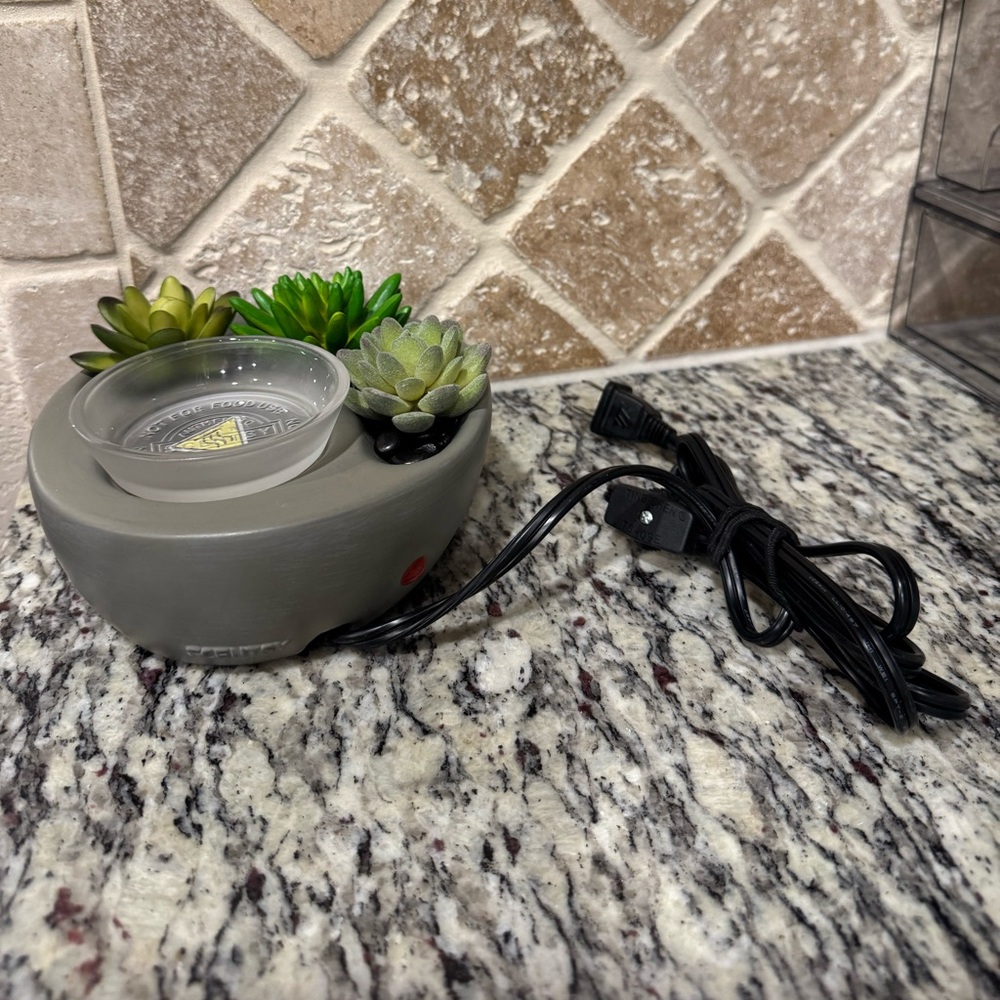 Scentsy Little Garden Warmer